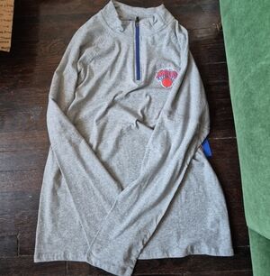 Ultra Game NBA New York Knicks Mens Grey Color Sz Medium Let Em Know 1/4 Zip Up